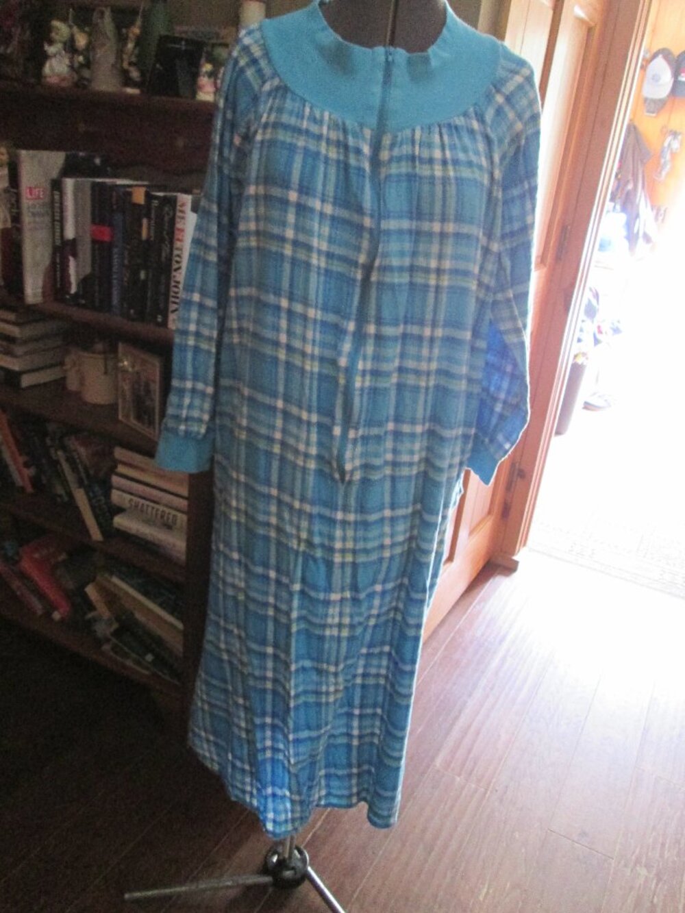 anothony Richards midi flannel moc neck zip front side pockets large aqua